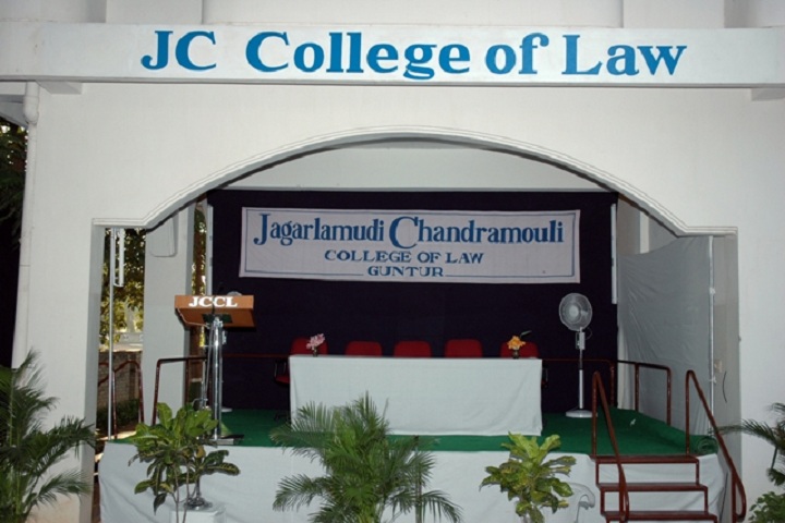 https://cache.careers360.mobi/media/colleges/social-media/media-gallery/1433/2018/12/4/Campus view of  Jagarlamudi Chandramouli College of Law Guntur_Campus-view.JPG